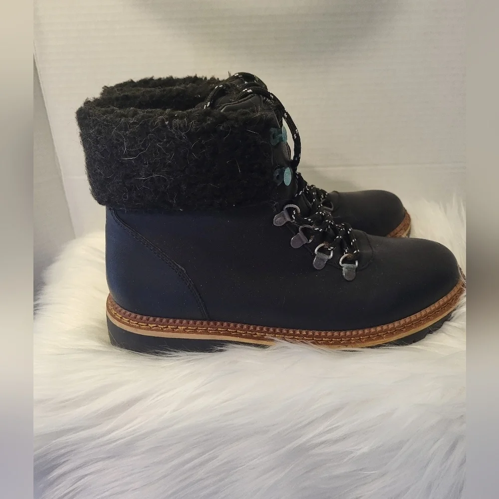 Ardene Women's Black Leather Winter Boots with Fur Lining, Size9 - Picture 4 of 7
